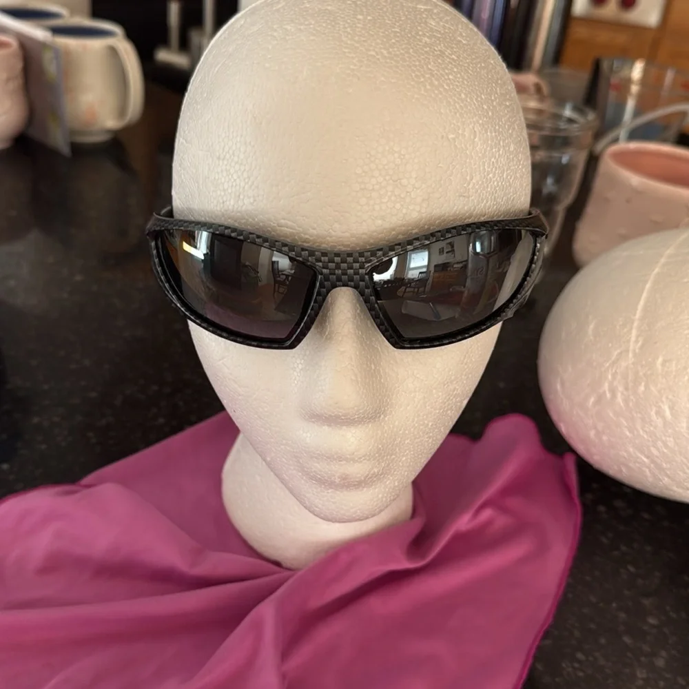 Hoven “gotty” polarized wrap Black Sunglasses pluss extra wrap pair
